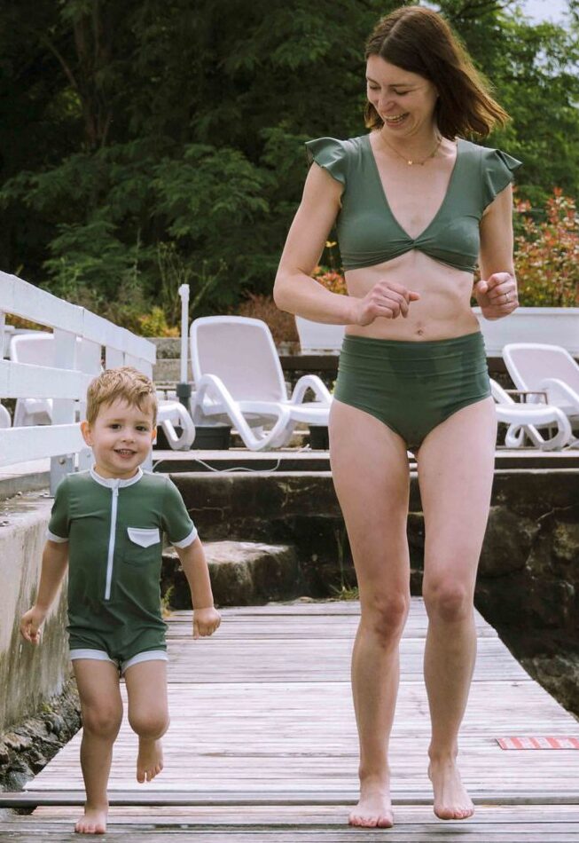 Women's UV-protective swimsuit top