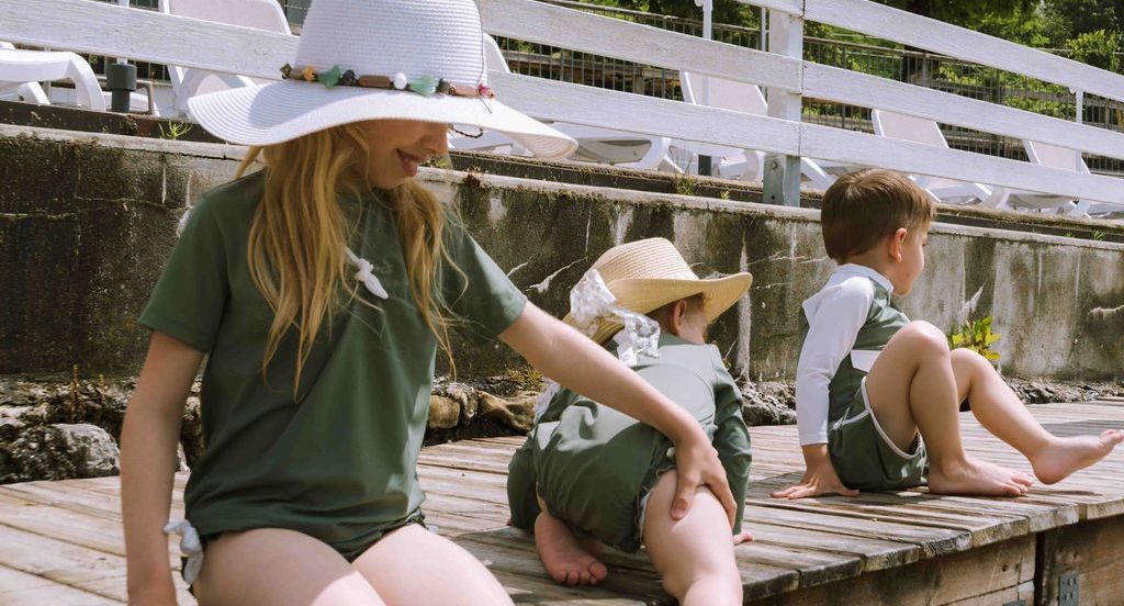 Khaki anti-UV swim shorts